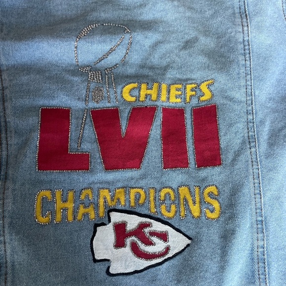 KANSAS CITY CHIEFS CUSTOM PAINTED & BEDAZZLED JEAN JACKET - Picture 3 of 8